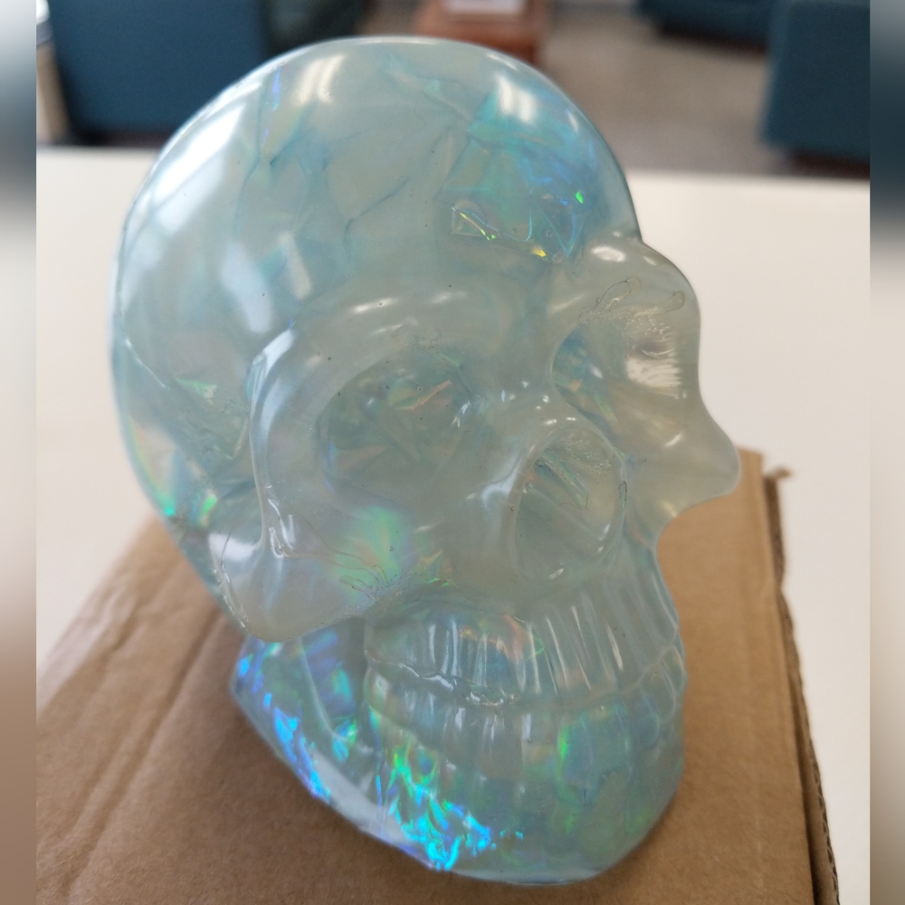 IRIDESCENT RESIN SKULL PAPERWEIGHT/HOME DECOR